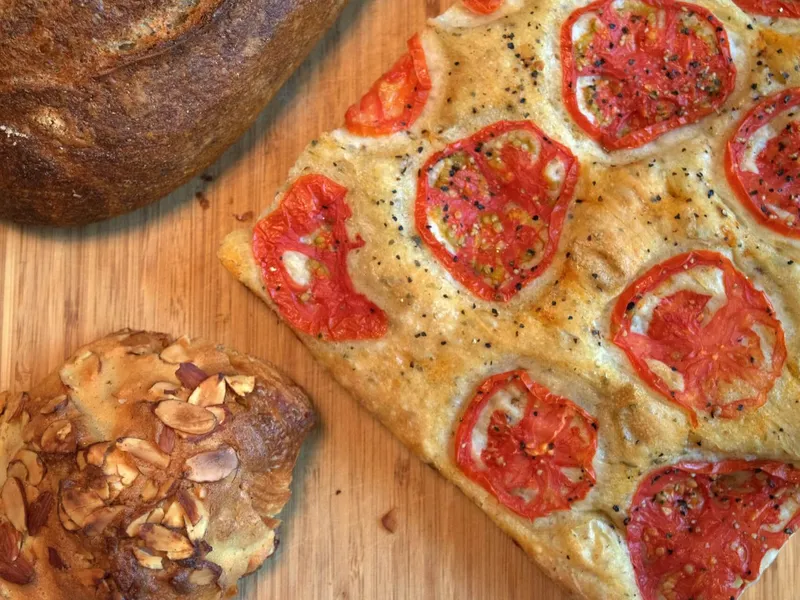 focaccia-with-cherry-tomatoes-and-oregano