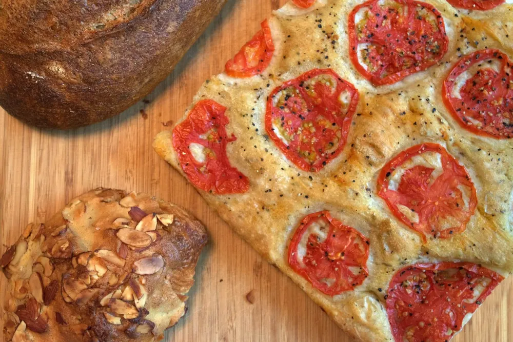 focaccia-with-cherry-tomatoes-and-oregano
